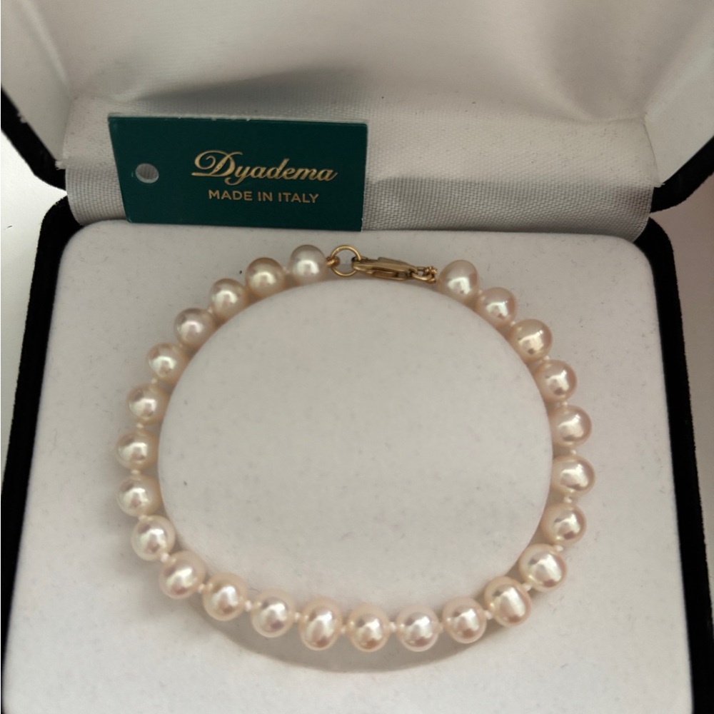 Genuine Pearl Bracelet with 9K Gold Clasp